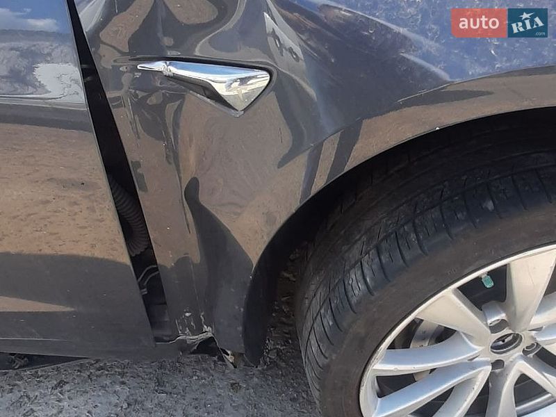 Седан Tesla Model 3 2019 в Ровно