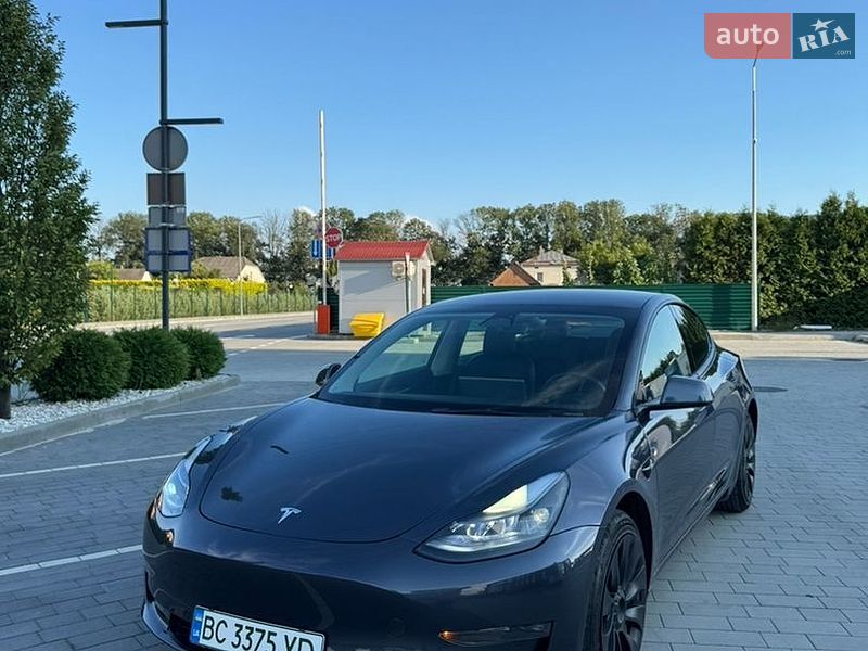 Седан Tesla Model 3 2022 в Львові