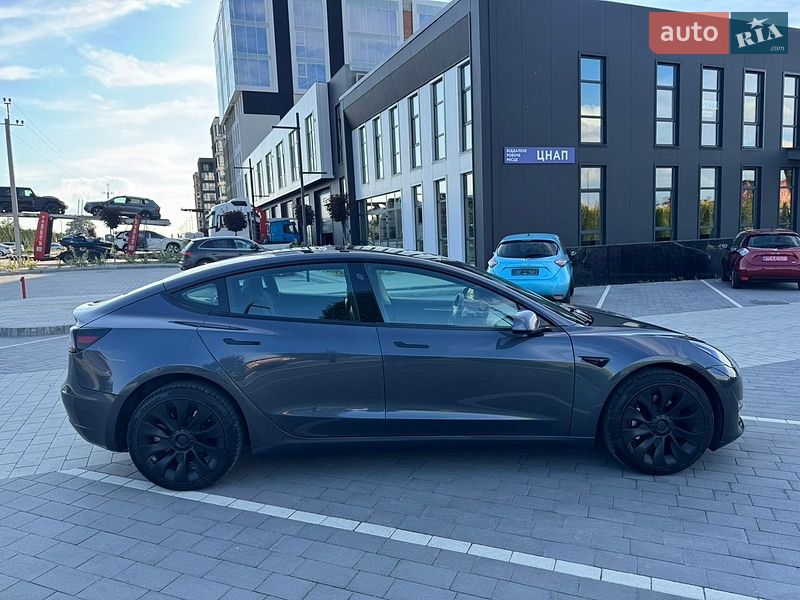 Седан Tesla Model 3 2022 в Львові
