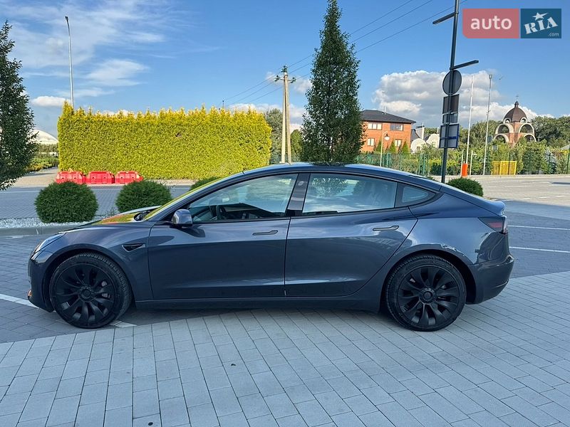 Седан Tesla Model 3 2022 в Львові