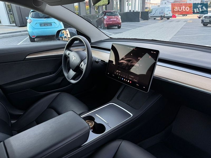 Седан Tesla Model 3 2022 в Львові