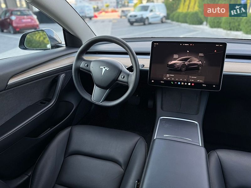 Седан Tesla Model 3 2022 в Львові