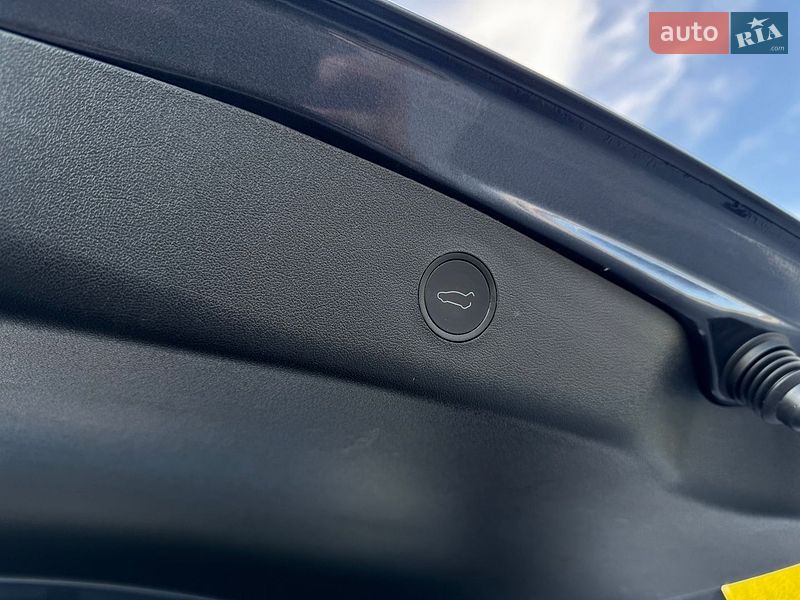 Седан Tesla Model 3 2022 в Львові