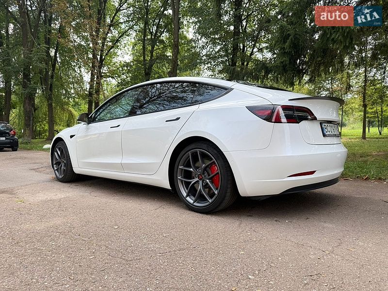 Седан Tesla Model 3 2021 в Калуше