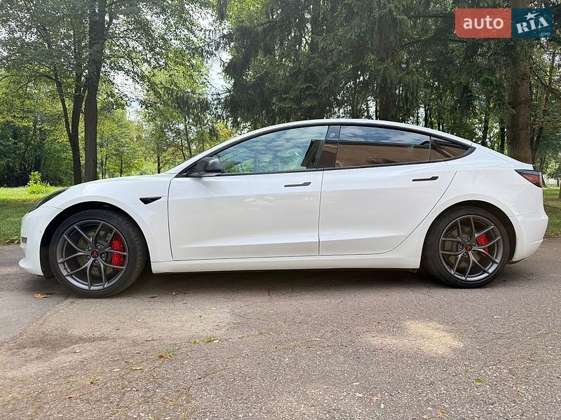 Седан Tesla Model 3 2021 в Калуше