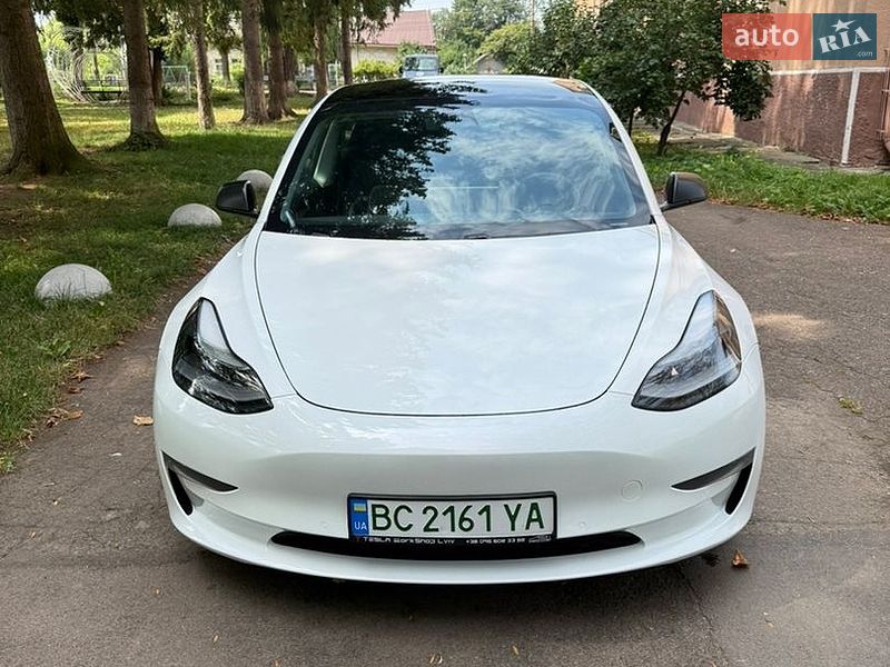 Седан Tesla Model 3 2021 в Калуше