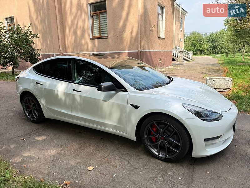 Седан Tesla Model 3 2021 в Калуші