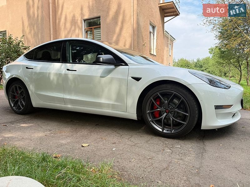 Седан Tesla Model 3 2021 в Калуше