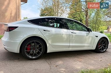 Седан Tesla Model 3 2021 в Калуше