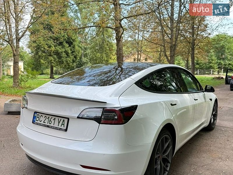 Седан Tesla Model 3 2021 в Калуше