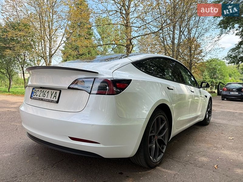 Седан Tesla Model 3 2021 в Калуше