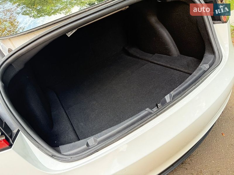 Седан Tesla Model 3 2021 в Калуші