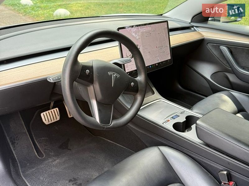 Седан Tesla Model 3 2021 в Калуше
