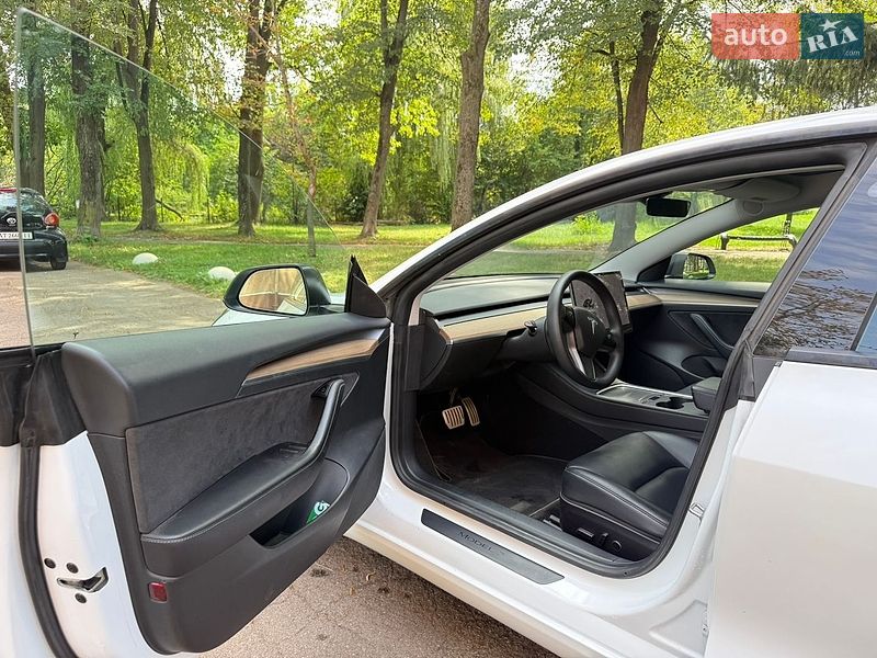 Седан Tesla Model 3 2021 в Калуше