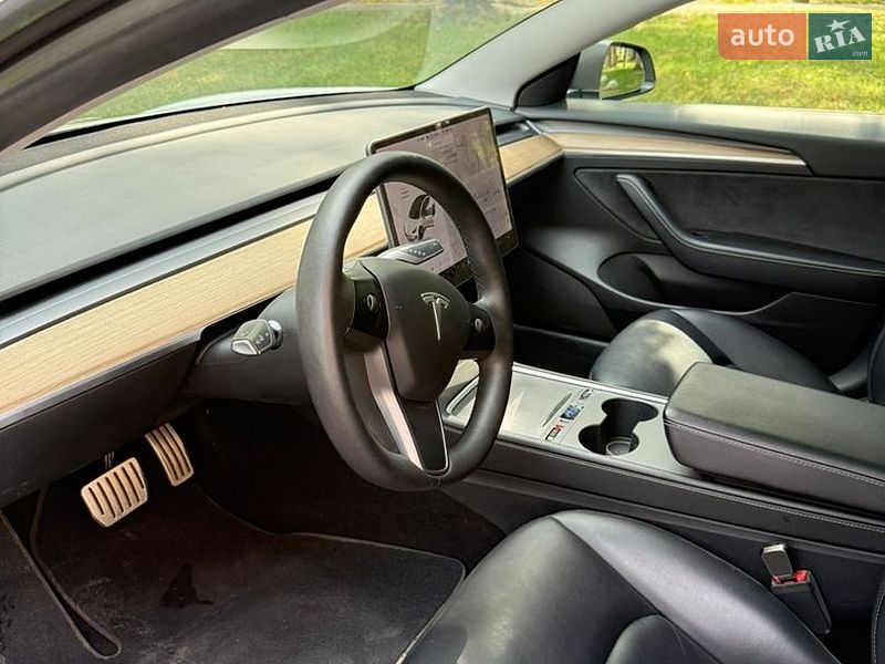 Седан Tesla Model 3 2021 в Калуше