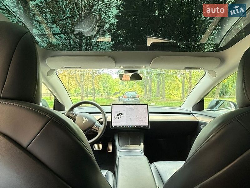 Седан Tesla Model 3 2021 в Калуше