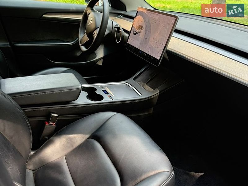 Седан Tesla Model 3 2021 в Калуші