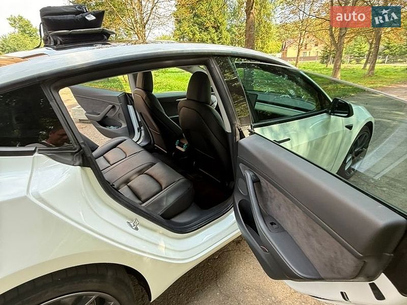 Седан Tesla Model 3 2021 в Калуше