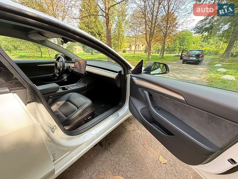 Седан Tesla Model 3 2021 в Калуше
