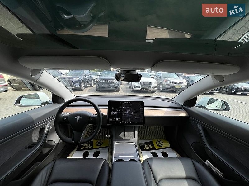 Седан Tesla Model 3 2020 в Ивано-Франковске