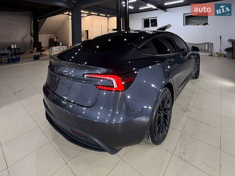 Седан Tesla Model 3 2024 в Коломые
