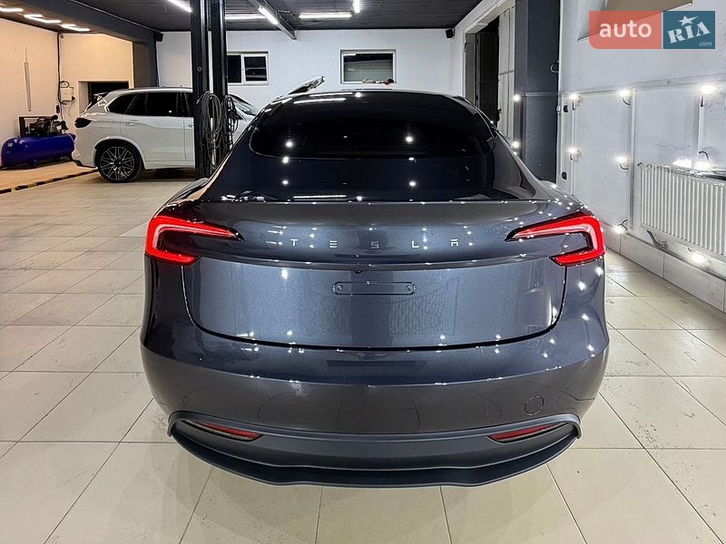 Седан Tesla Model 3 2024 в Коломые