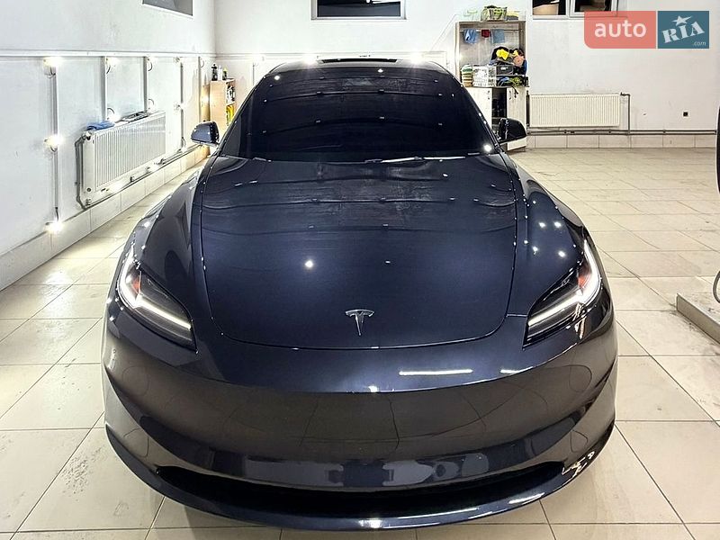 Седан Tesla Model 3 2024 в Коломые