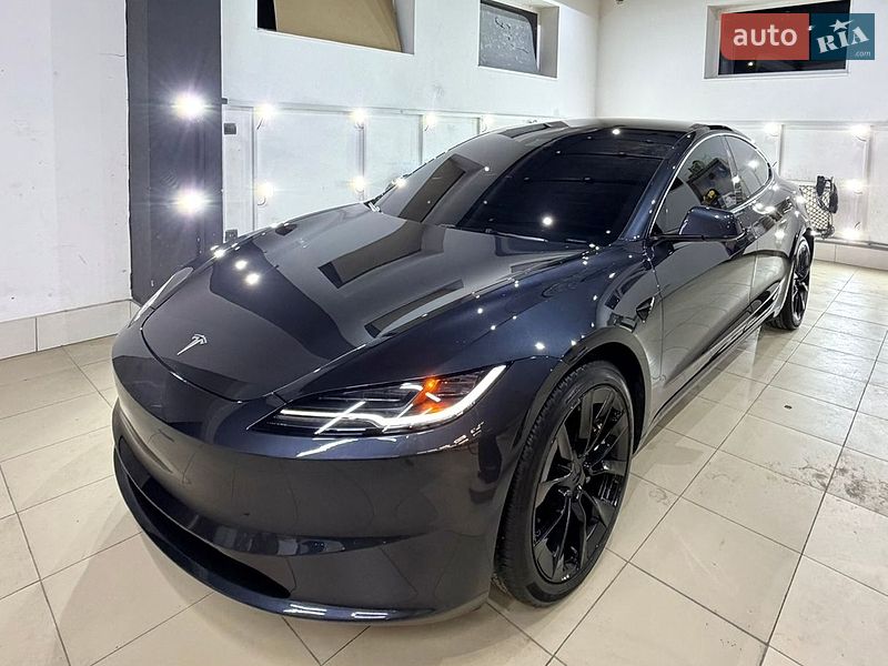 Седан Tesla Model 3 2024 в Коломые