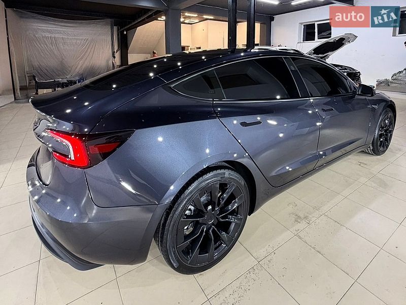 Седан Tesla Model 3 2024 в Коломиї