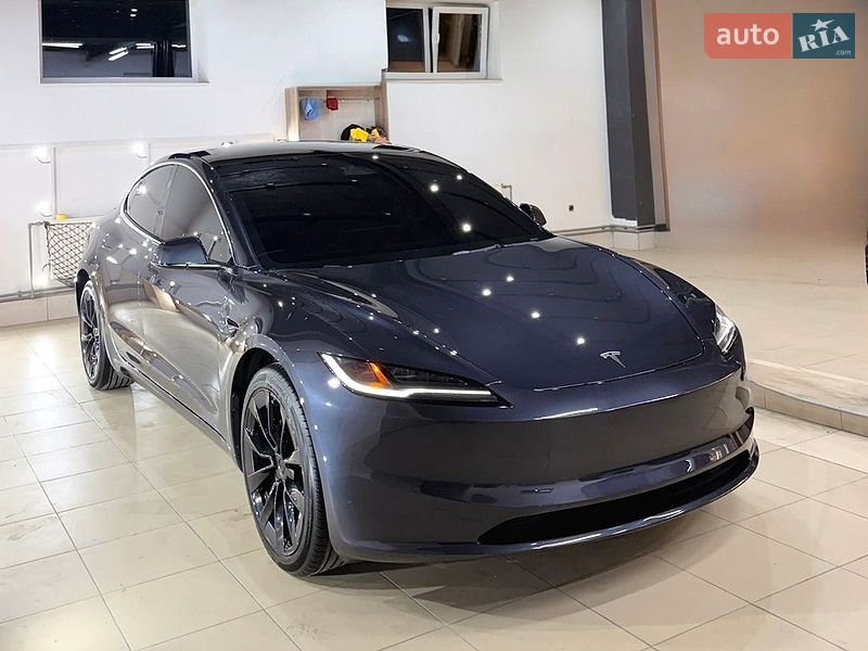 Седан Tesla Model 3 2024 в Коломые