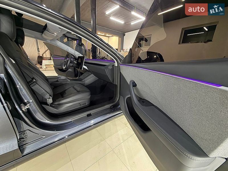 Седан Tesla Model 3 2024 в Коломые