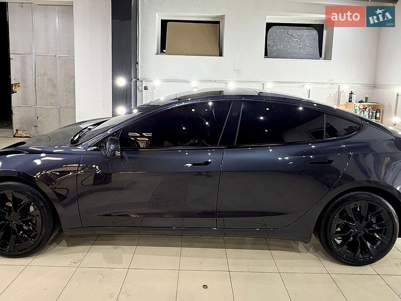 Седан Tesla Model 3 2024 в Коломые