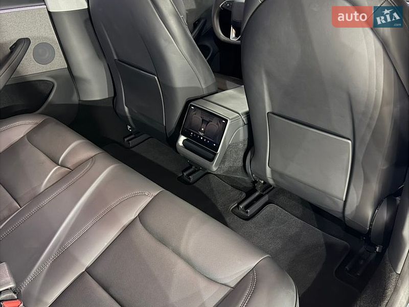 Седан Tesla Model 3 2024 в Коломые