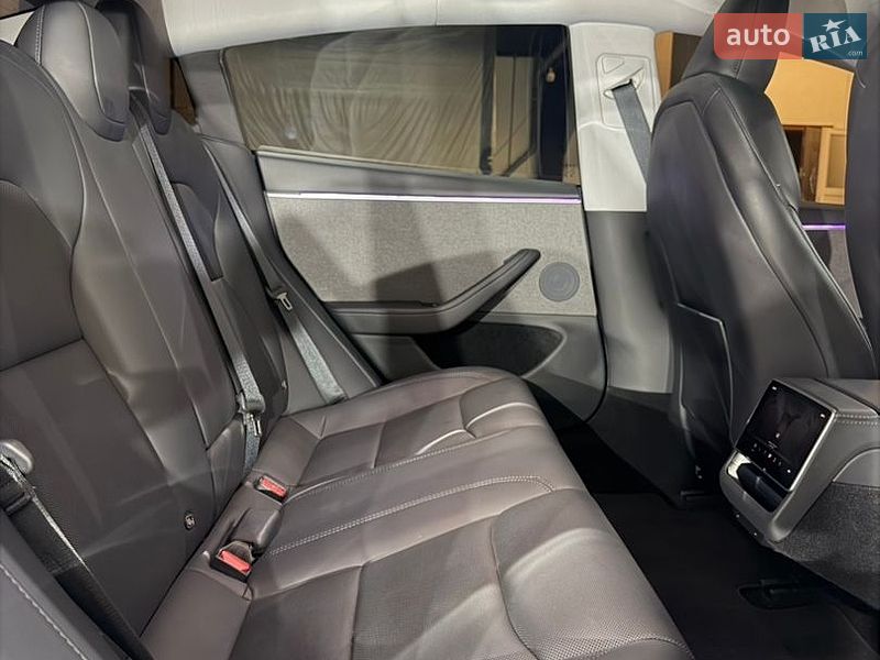 Седан Tesla Model 3 2024 в Коломые