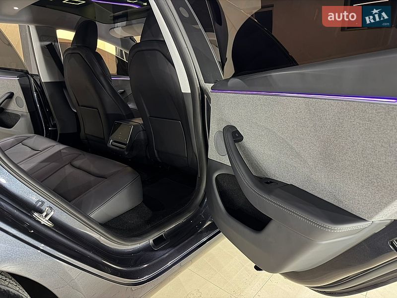 Седан Tesla Model 3 2024 в Коломые
