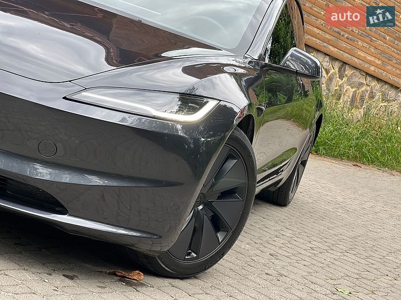 Седан Tesla Model 3 2025 в Самборі