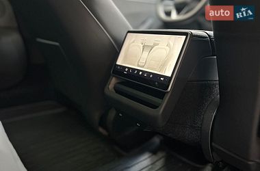 Седан Tesla Model 3 2025 в Самборі
