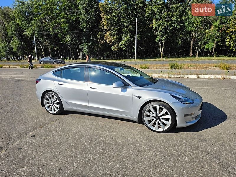 Седан Tesla Model 3 2018 в Дніпрі