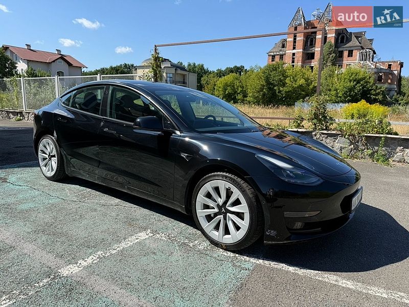 Седан Tesla Model 3 2021 в Києві