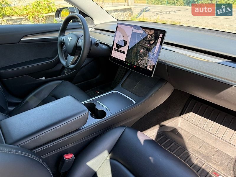Седан Tesla Model 3 2021 в Києві