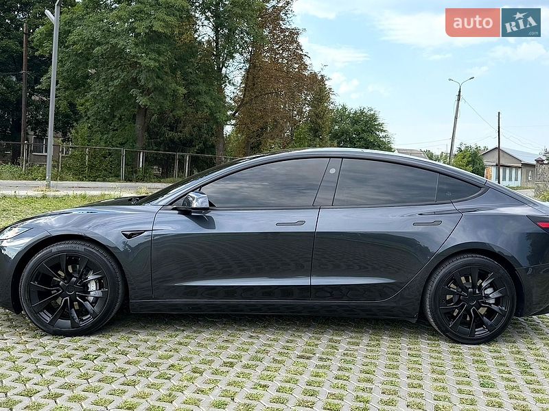 Седан Tesla Model 3 2024 в Коломые