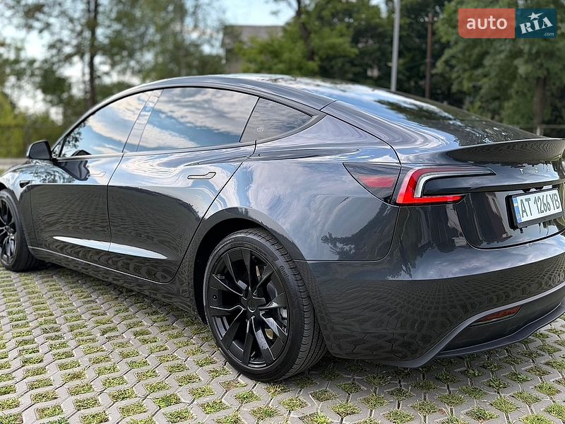 Седан Tesla Model 3 2024 в Коломые