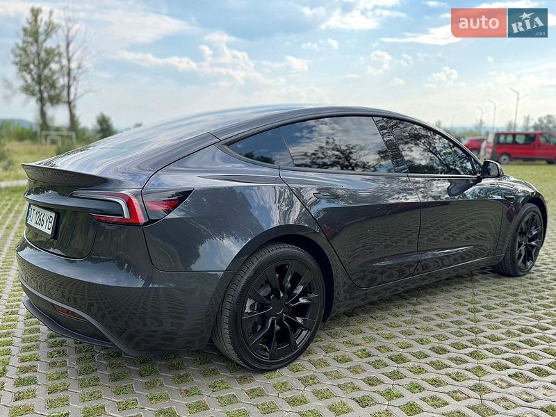 Седан Tesla Model 3 2024 в Коломые