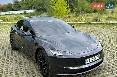 Седан Tesla Model 3 2024 в Коломые