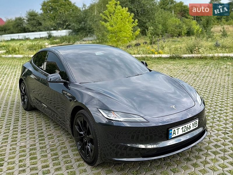 Седан Tesla Model 3 2024 в Коломые
