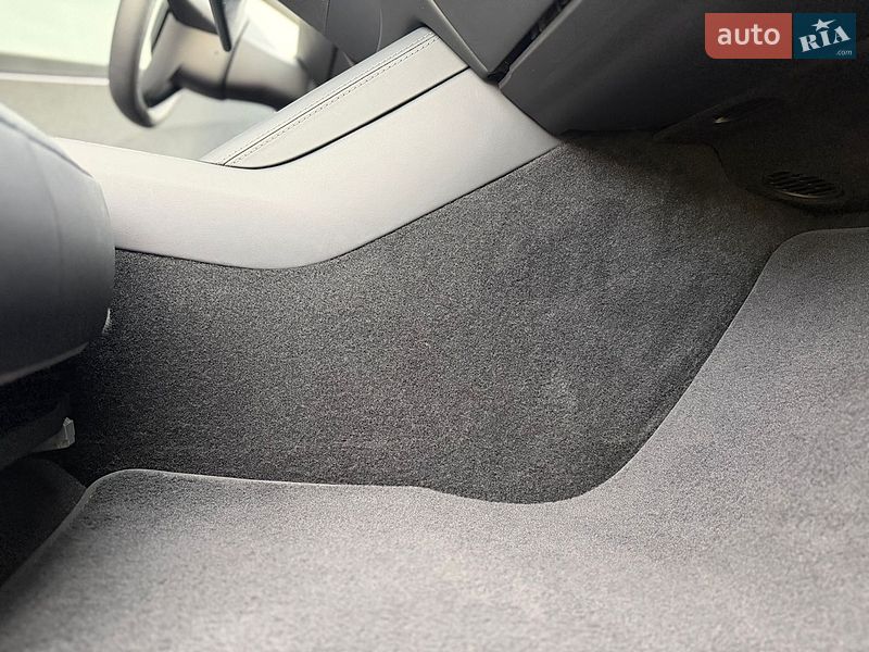 Седан Tesla Model 3 2024 в Коломые