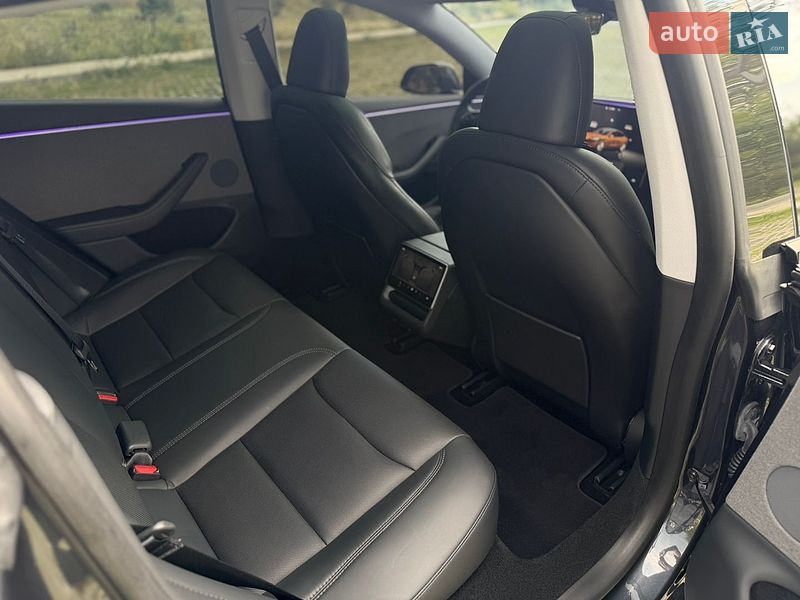 Седан Tesla Model 3 2024 в Коломые