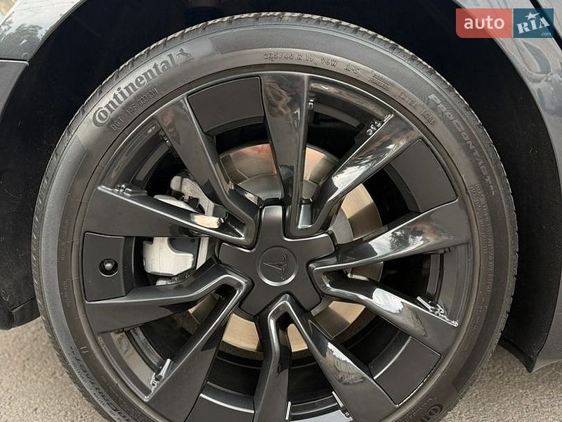 Седан Tesla Model 3 2024 в Коломые