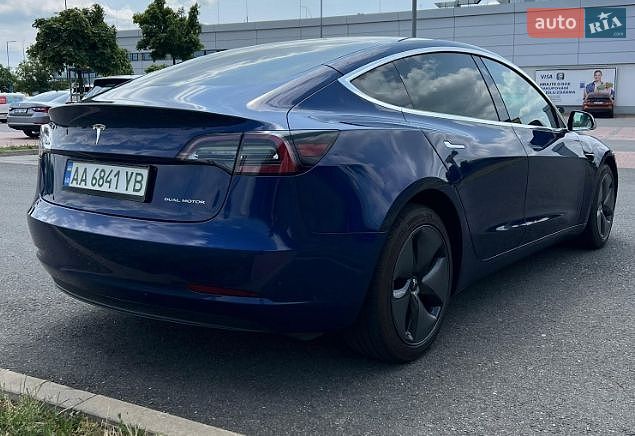 Седан Tesla Model 3 2018 в Києві