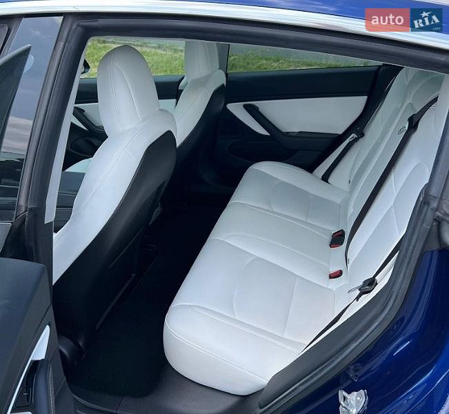 Седан Tesla Model 3 2018 в Києві